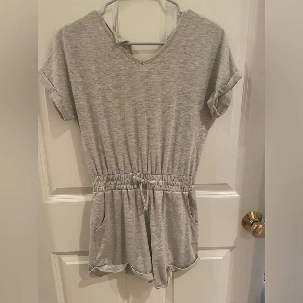Habitual girls size 12 gray comfy romper. Very good condition.